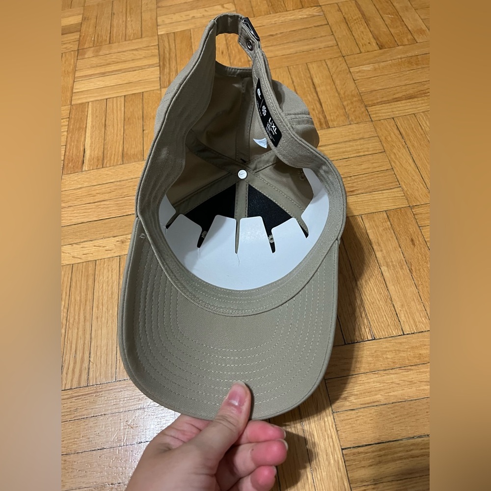 Nike hat - Picture 3 of 5